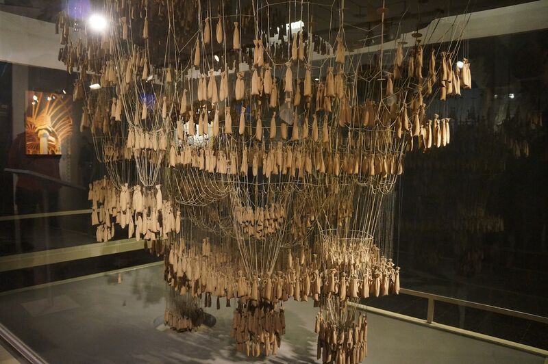 File:Gaudi hanging strings.jpg